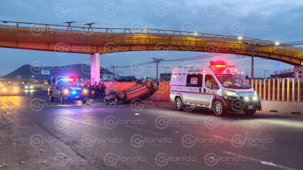 TRAGEDIA: Abuela manejaba su Jetta cuando la chocaron y murió en la autopista