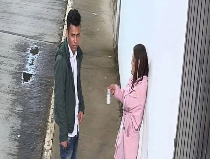 VIDEO: ‘Andabas de p…’; sujeto golpea en el rostro y amenaza a su novia