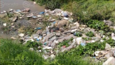 MACABRO. Un cuerpo atado y amordazado se descomponía entre basura y aguas negras
