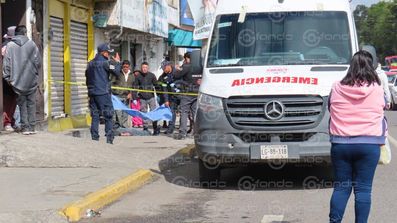 LEALTAD. ‘El Chino’ vivía en las calles con sus perritos; hoy murió y ellos no lo abandonaron