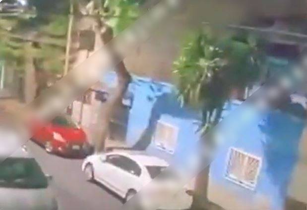 VIDEO: ‘¡Pendejo!’; agresor comete abuso contra una mujer en la calle y huye corriendo