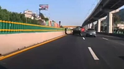 VIDEO: ‘Bájate, güey!’; montachoques en un taxi se va con las manos vacías