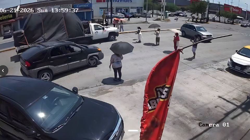 VIDEO: Conductor de camión arrolla a manifestantes que pedían energía eléctrica