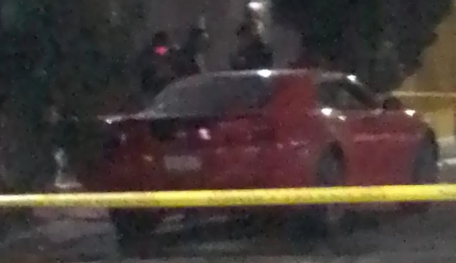 ACRIBILLADOS: Dos hombres estaban en un Ferrari por la madrugada cuando los ejecutaron