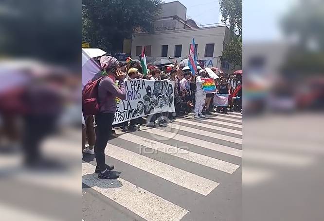 URGENTE: ‘Contra marcha’ LGBT y policías se enfrentan este ‘día del orgullo’