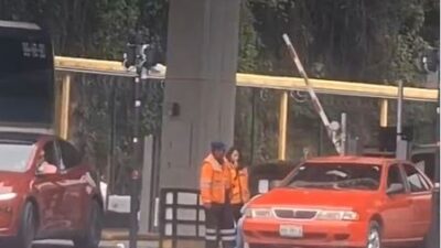 VIDEO: Conductor no quería pagar la caseta y le salieron más caras sus llantas