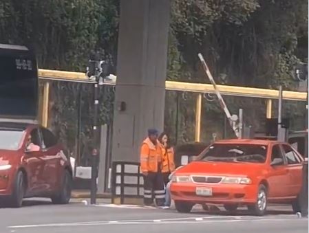 VIDEO: Conductor no quería pagar la caseta y le salieron más caras sus llantas