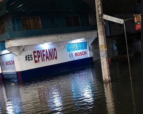 DESASTRE: ‘Otra vez…’; vecinos vuelven a sufrir inundaciones por fuerte tormenta