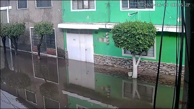VIDEO. ‘¡Lo hubieras hecho antes!’; vecinos de Ecatepec encaran a funcionaria tras inundaciones