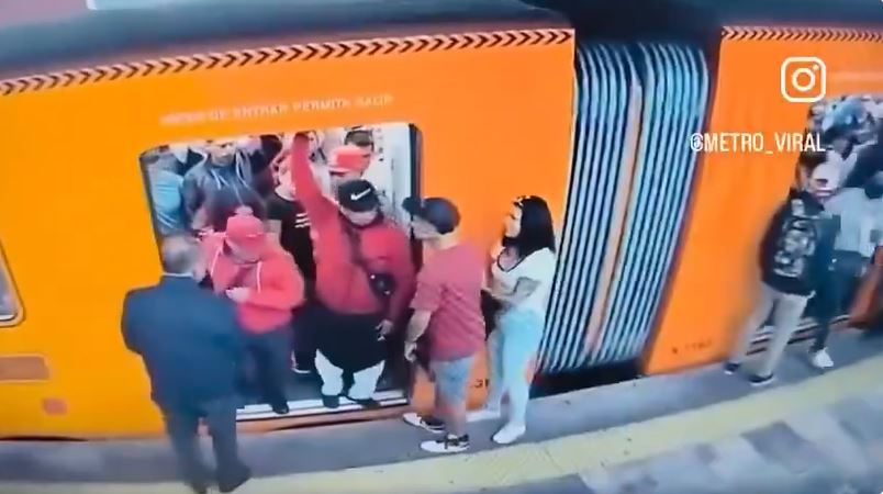 VIDEO: Jóvenes se dan con todo y ‘de la nada’ en una estación del Metro
