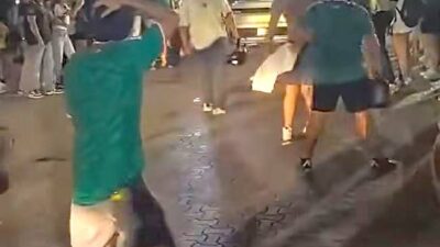 VIDEO: ‘Motosimio’ le revienta el medallón a un conductor por no detenerse a festejar