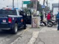 VIDEO: Policías de Toluca ayudan a joven motociclista arrollado por una camioneta