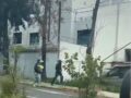 VIDEO: ‘¿Qué hago?’; automovilista graba violento asalto armado contra otro conductor