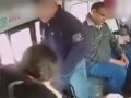 VIDEO: ‘Ya se la saben’; graban violento asalto a bordo de una combi de pasajeros