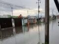 VIDEO: Vecinos de un fraccionamiento viven entre aguas negras y desechos