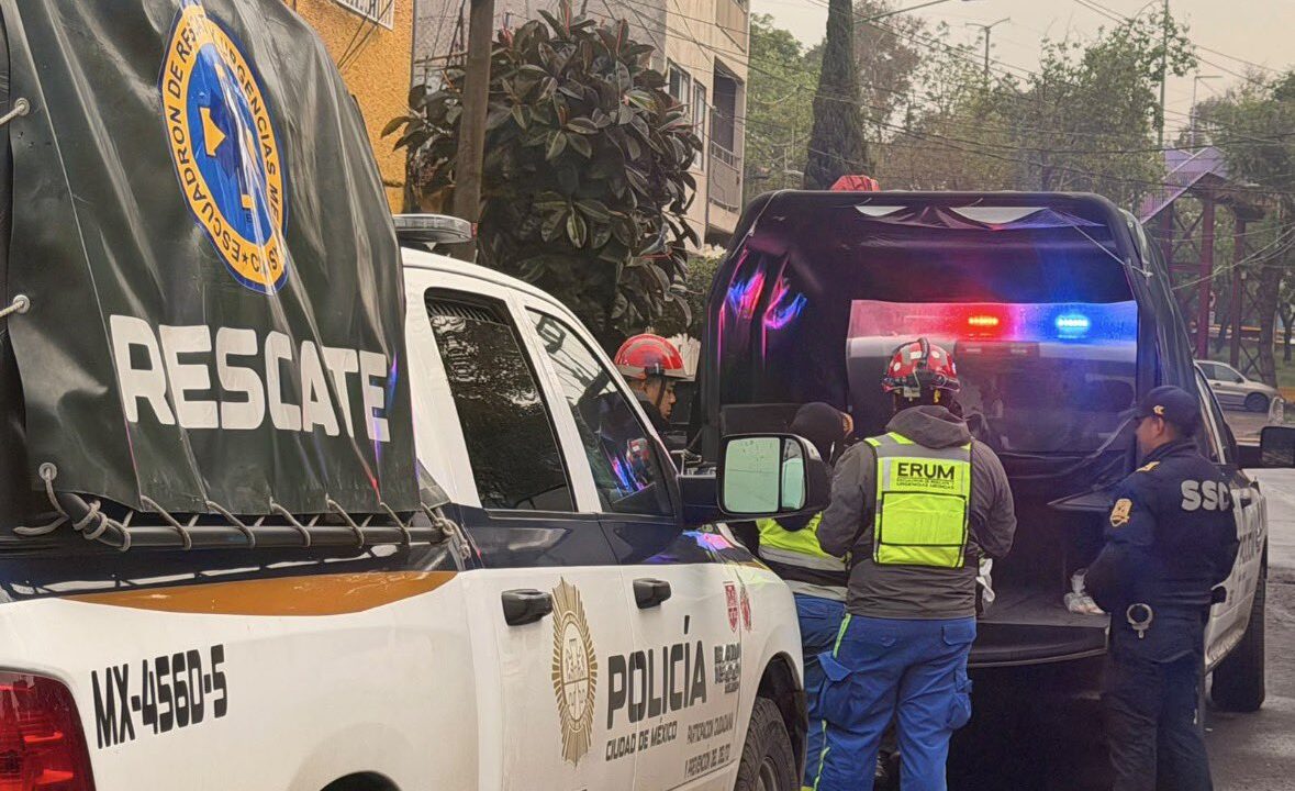 MALA NOCHE: Borracho herido y con traje es arrojado desde un automóvil