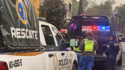 MALA NOCHE: Borracho herido y con traje es arrojado desde un automóvil