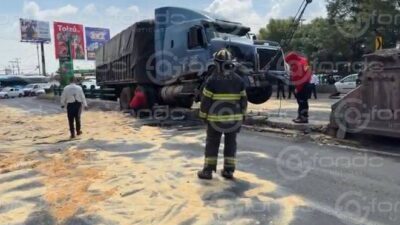 URGENTE: Tráiler ‘misterioso’ choca y el conductor escapa en Edomex