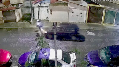 VIDEO. Joven sufre graves lesiones tras ser arrollada por automovilistas; se llama Brenda