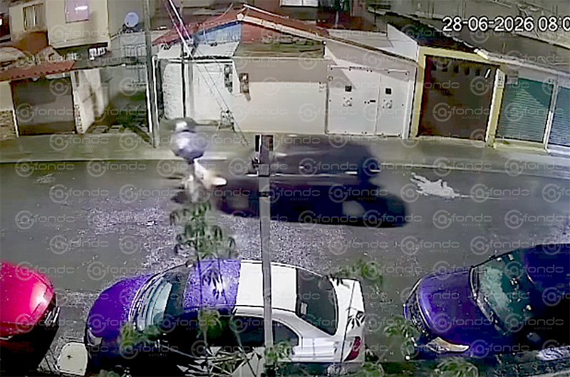 VIDEO. Joven sufre graves lesiones tras ser arrollada por automovilistas; se llama Brenda