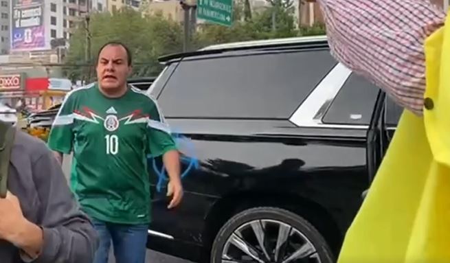 VIDEO: ‘¡Samir vive!’; manifestantes pintan camioneta y atacan a Cuauhtémoc Blanco