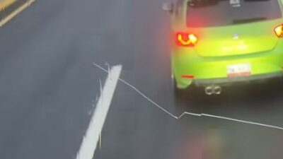 VIDEO: Montachoques causa pánico a pasajeros de autobús y al chofer