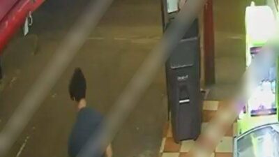 VIDEO: Joven se defiende de asaltantes, pero termina recibiendo una golpiza