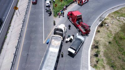 DESGARRADOR. Mujer ciclista muere arrollada por un tráiler ante la mirada de su madre