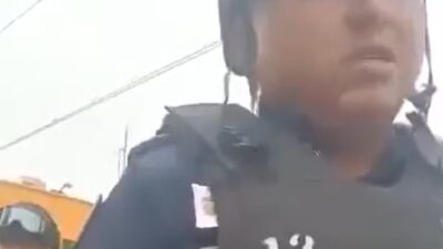 VIDEO: ‘Puedes con la mitad’; policías extorsionan con 10 mil pesos a un motociclista