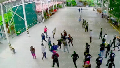 VIDEO. Policías irrumpen con violencia en una escuela ante denuncia de abuso sexual