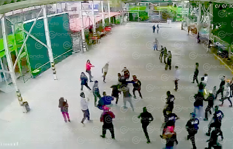 VIDEO. Policías irrumpen con violencia en una escuela ante denuncia de abuso sexual