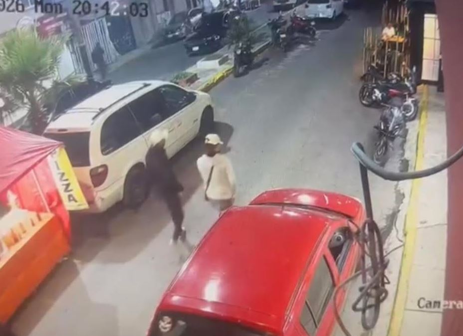 VIDEO. Madre y sus hijos son bajados de su camioneta a punta de pistola en Ecatepec