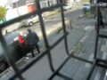 VIDEO: Criminal no sabía que su víctima era un policía retirado y termina muerto