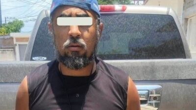 PÁNICO: Sujeto entra con una metralla a la escuela de su hijo para reclamar por sus calificaciones
