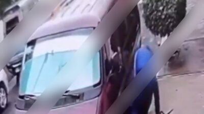 VIDEO: Graban brutal ataque contra una mujer en la calle; vecinos salieron a ayudar