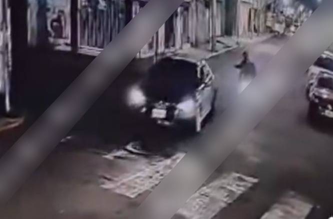 VIDEO: Graban momento en que un expolicía es ejecutado cuando iba en su Audi
