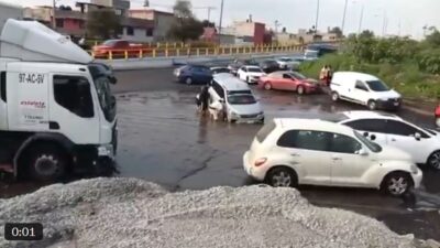 VIDEO: Conductores lo pierden todo mientras autoridades brillan por su ausencia