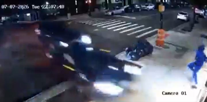 VIDEO: Conductores destrozan un Cadillac y un BMW durante ‘arrancones’ clandestinos