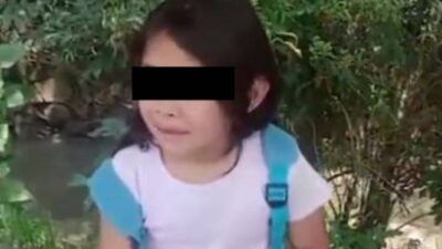 VIDEO: ‘¿Conocen a mi mamá?’; niña de 7 años con sus juguetes y dulces pide ayuda a taxistas