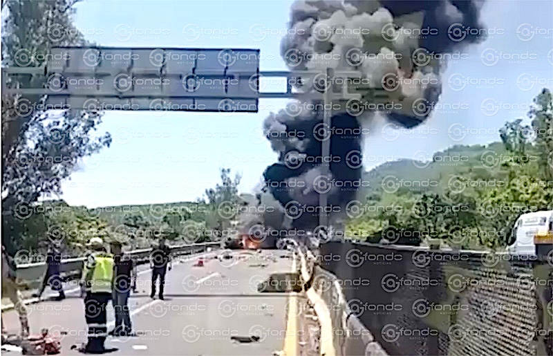 ÚLTIMA HORA. Suman 10 personas falleciudas en un accidente en autopista este domingo