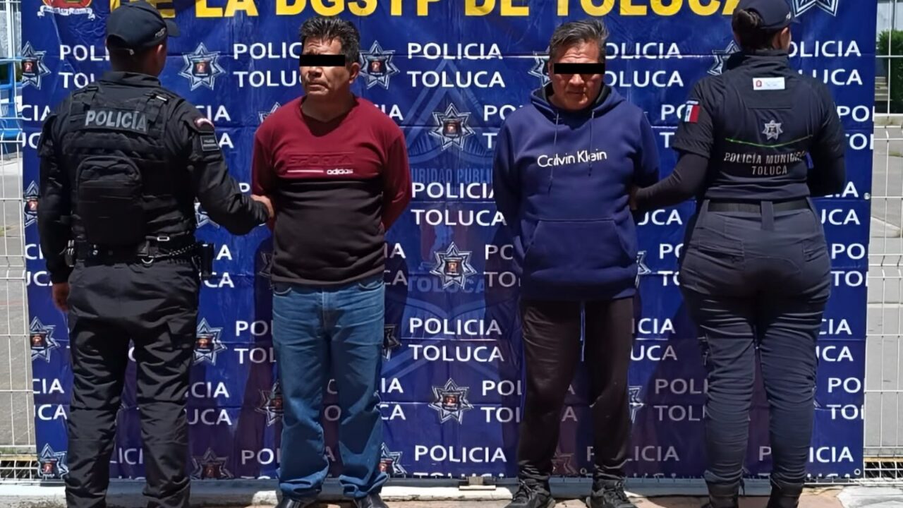 SEGURIDAD: Policías de Toluca capturan a cinco personas en vehículos relacionados con crímenes