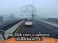 VIDEO: Criminales en carretera disparan contra un trailero para asaltarlo