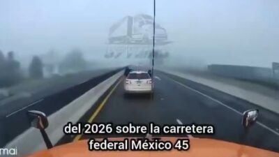 VIDEO: Criminales en carretera disparan contra un trailero para asaltarlo