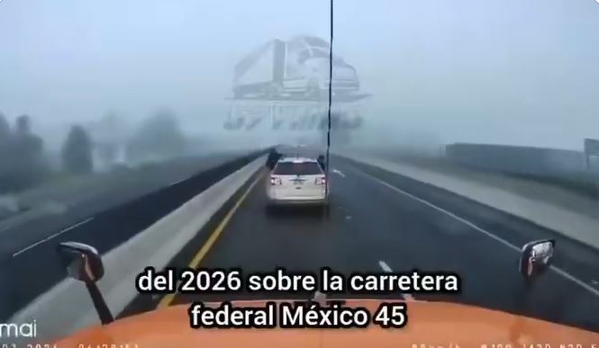 VIDEO: Criminales en carretera disparan contra un trailero para asaltarlo