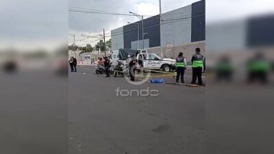 URGENTE: Esposos iban en motoneta cuando lo arrollaron; ella murió