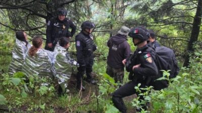 RESCATE: Tres jovencitas se perdieron en el bosque y hasta el otro día las encontraron