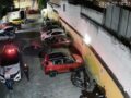 VIDEO: Funcionario borracho amenaza a una mujer y a sus dos hijas