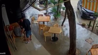 VIDEO: Solitario asaltante amenaza a cliente de restaurante y le quita su Rolex