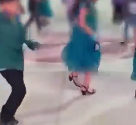 VIDEO: Arman ‘salida de sexto’ con bailes típicos y alcohol para los niños