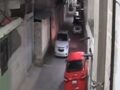 VIDEO: Borracho con auto se ‘envalentona’ y va a disparar a la casa de su exnovia